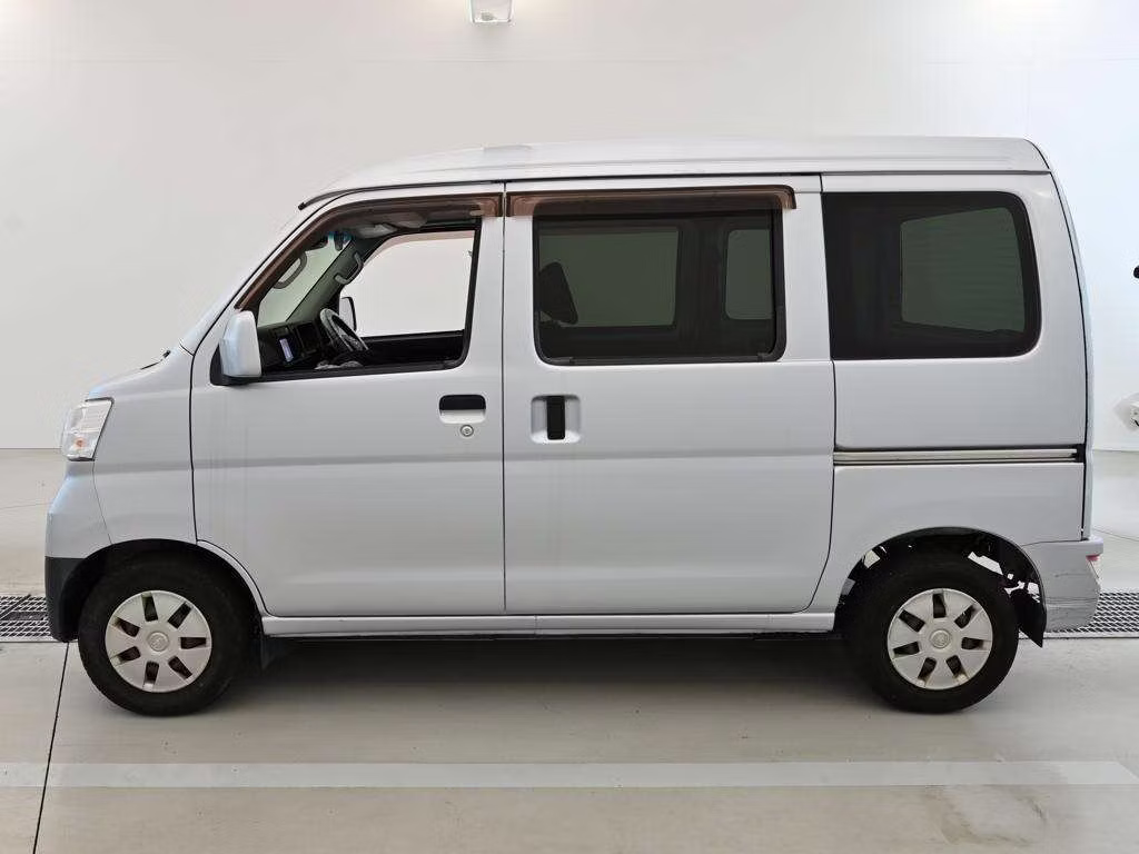 TOYOTA PIXIS VAN