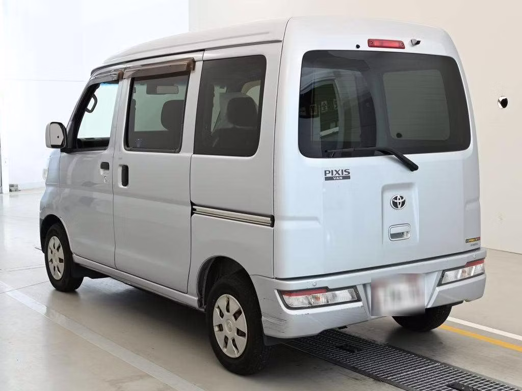 TOYOTA PIXIS VAN