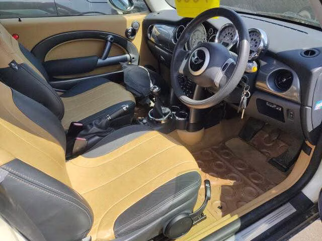 MINI HATCH