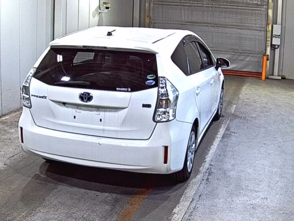 TOYOTA PRIUS ALPHA