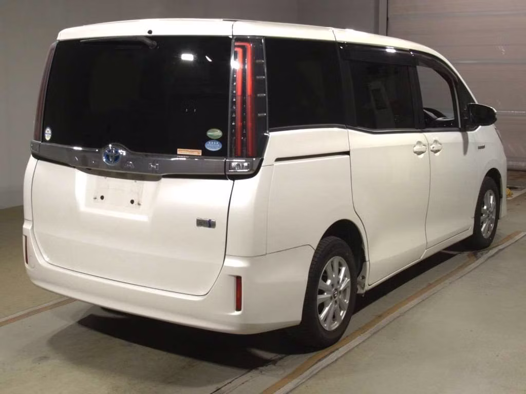 TOYOTA NOAH
