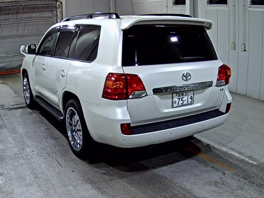 TOYOTA LAND CRUISER