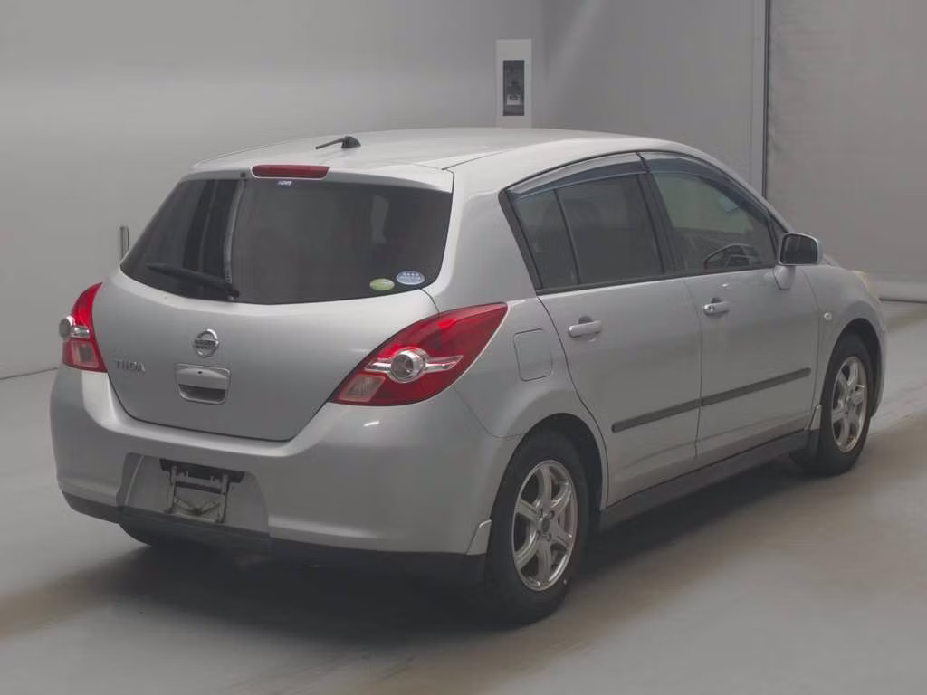 NISSAN TIIDA
