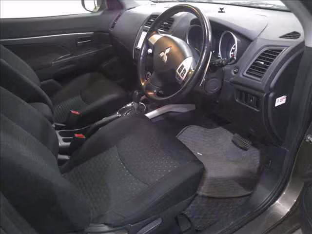 MITSUBISHI RVR
