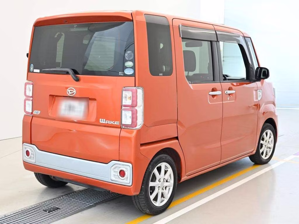 DAIHATSU WAKE