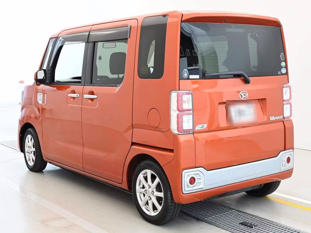 DAIHATSU WAKE