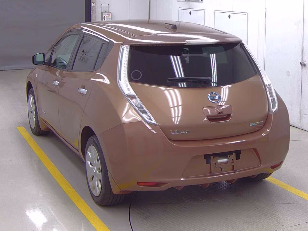 NISSAN LEAF