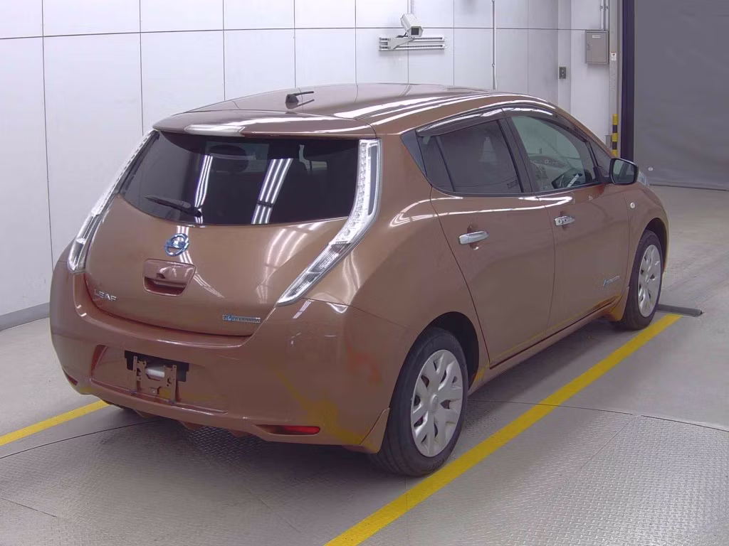 NISSAN LEAF