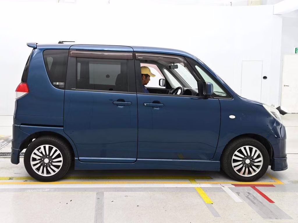 MITSUBISHI DELICA D:2