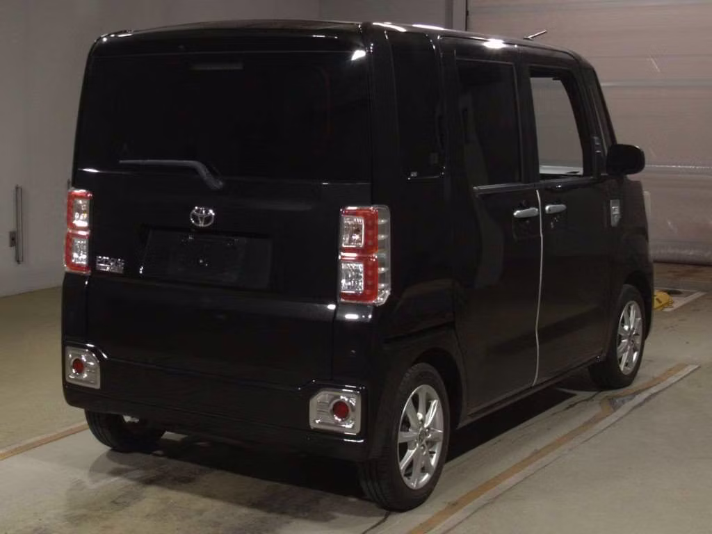 TOYOTA PIXIS MEGA