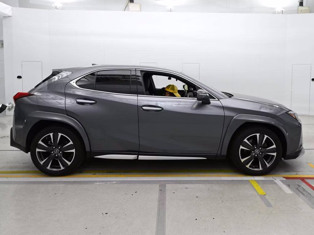LEXUS UX200