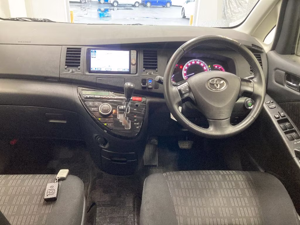 TOYOTA ISIS