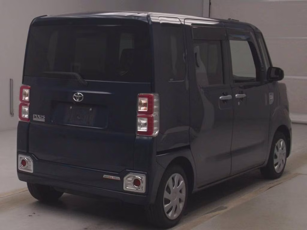TOYOTA PIXIS MEGA