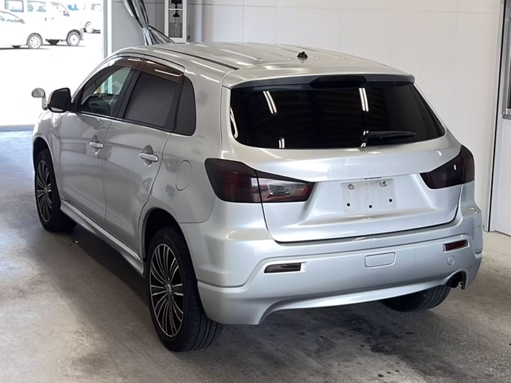MITSUBISHI RVR