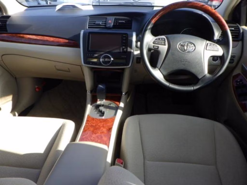 TOYOTA PREMIO