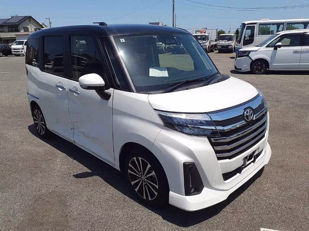 TOYOTA ROOMY