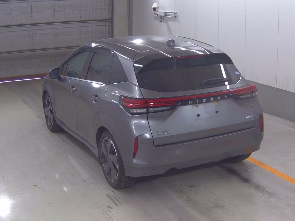 NISSAN AURA