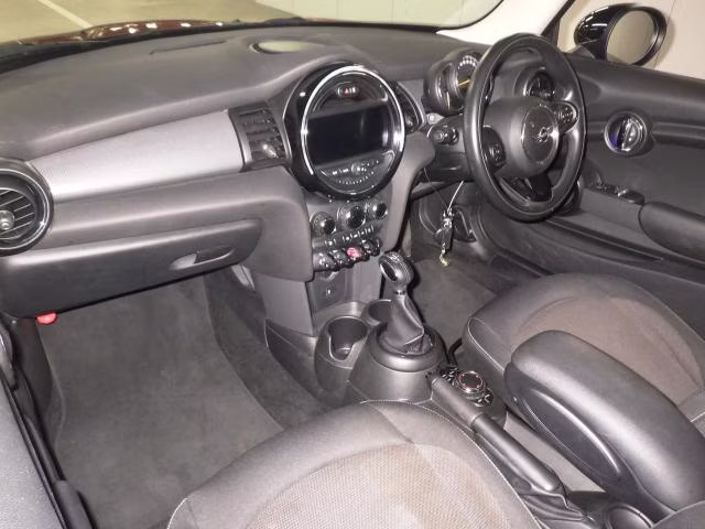 MINI HATCH