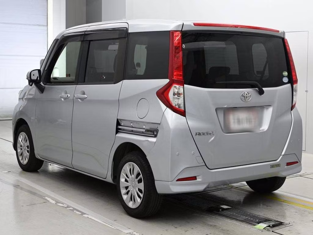 TOYOTA ROOMY