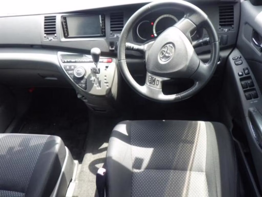 TOYOTA ISIS