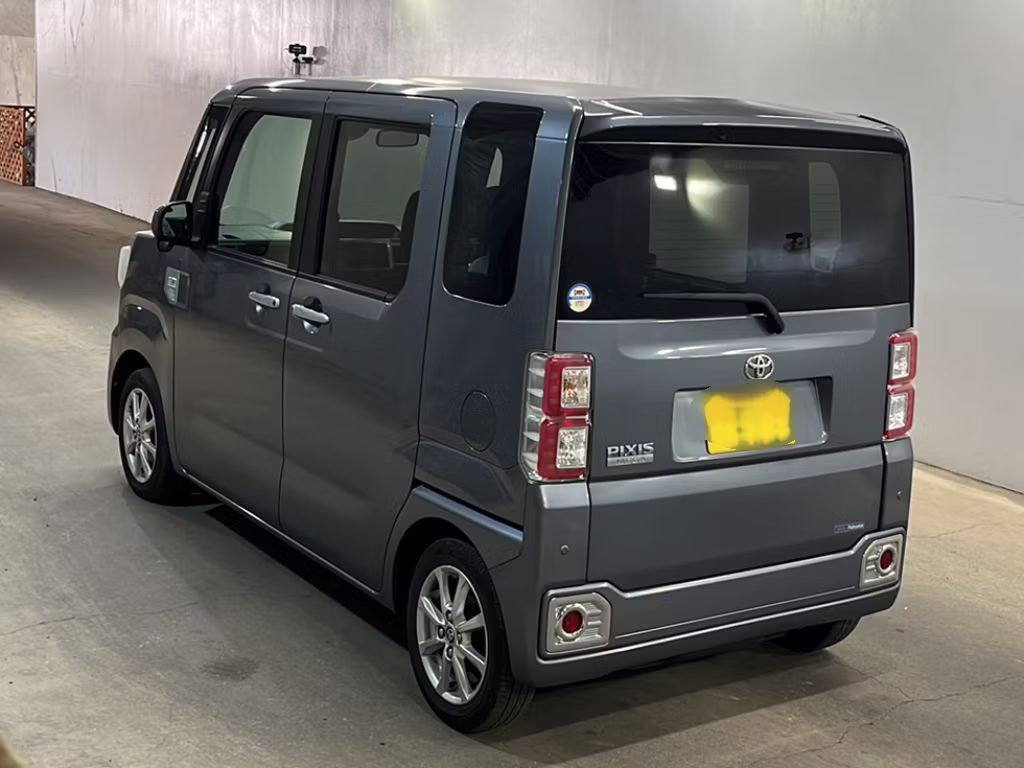 TOYOTA PIXIS MEGA