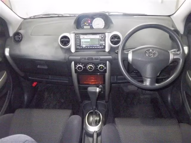TOYOTA IST