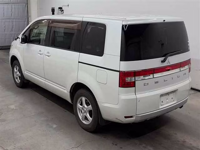 MITSUBISHI DELICA D:5