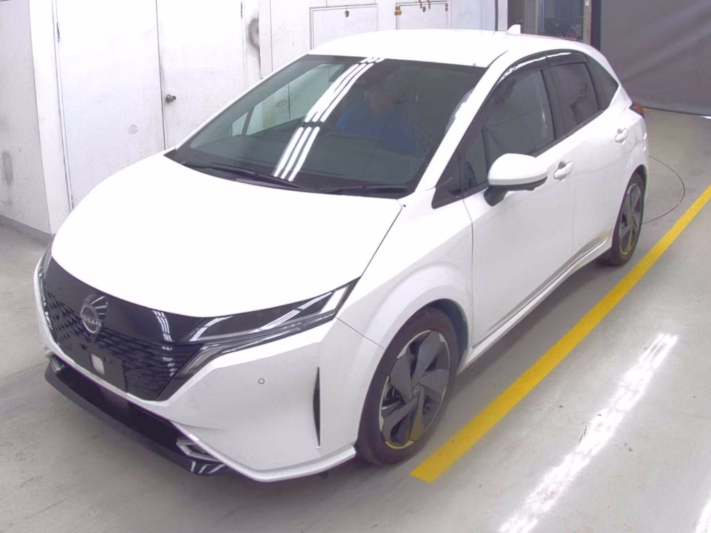 NISSAN AURA