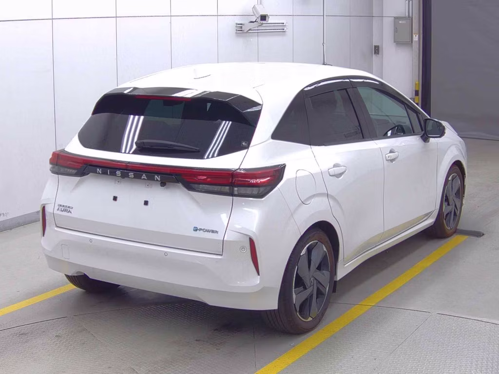 NISSAN AURA