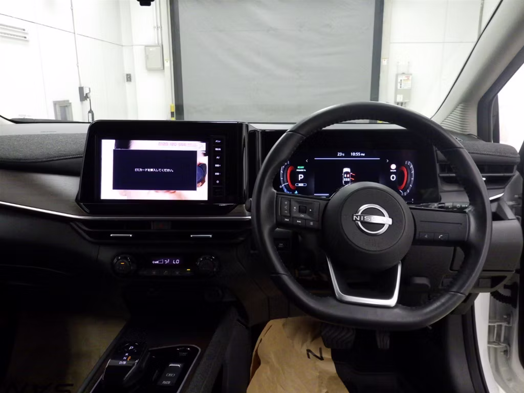 NISSAN AURA