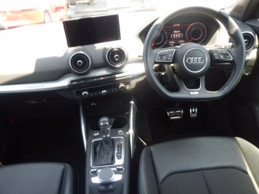 AUDI Q2
