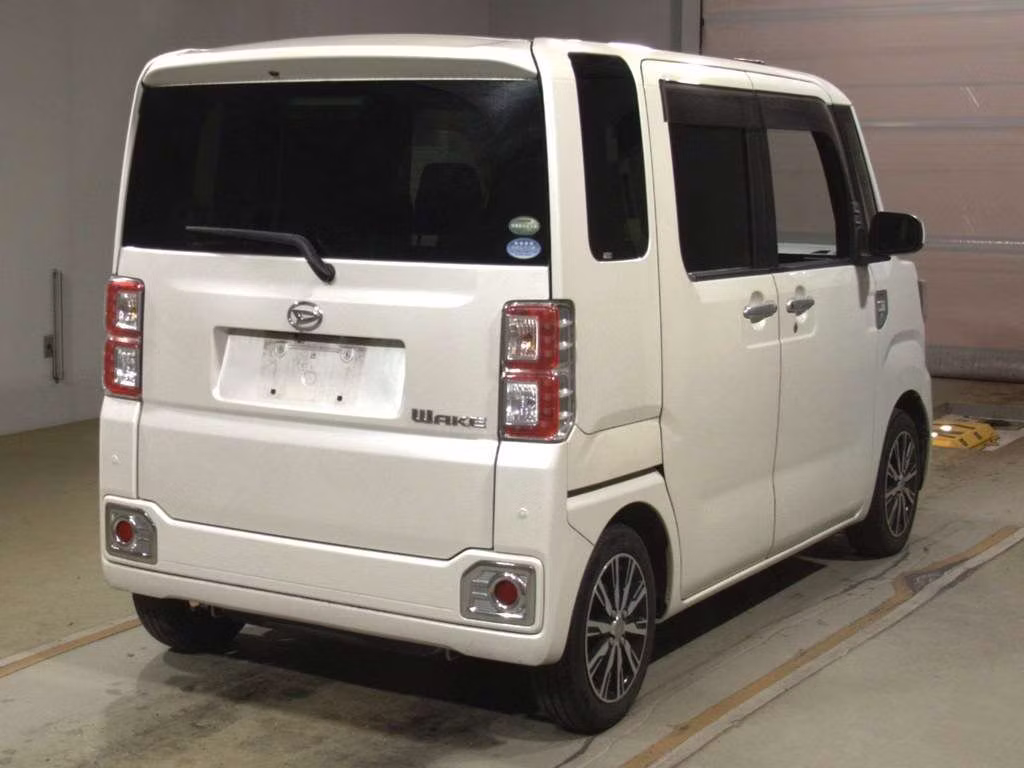 DAIHATSU WAKE