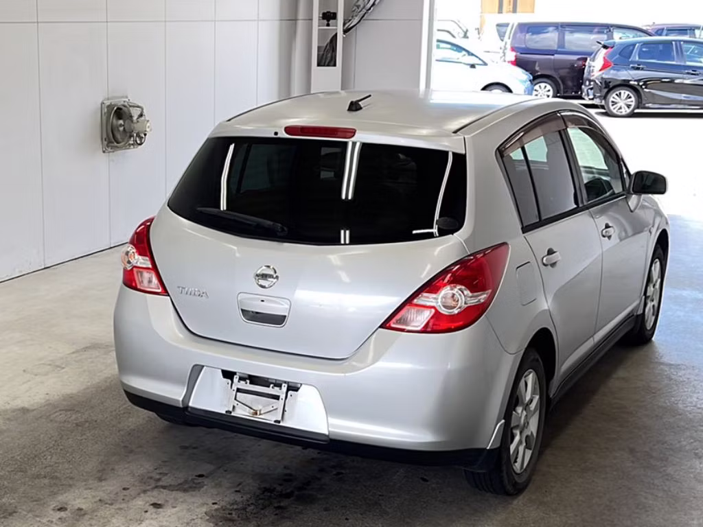 NISSAN TIIDA
