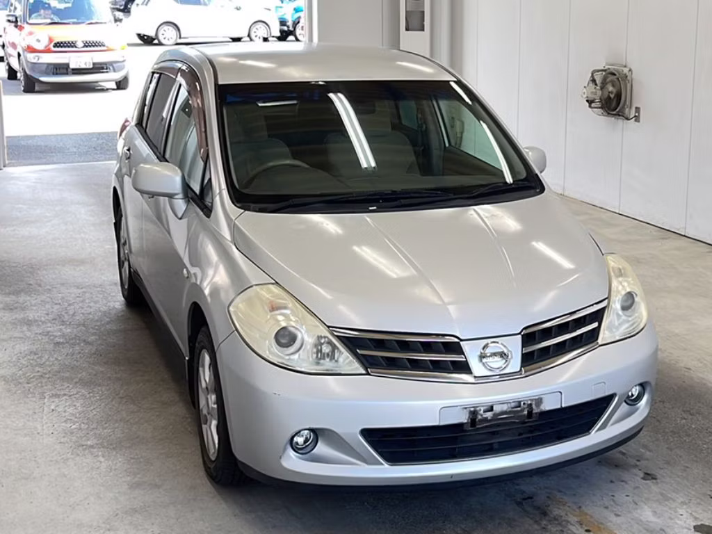 NISSAN TIIDA