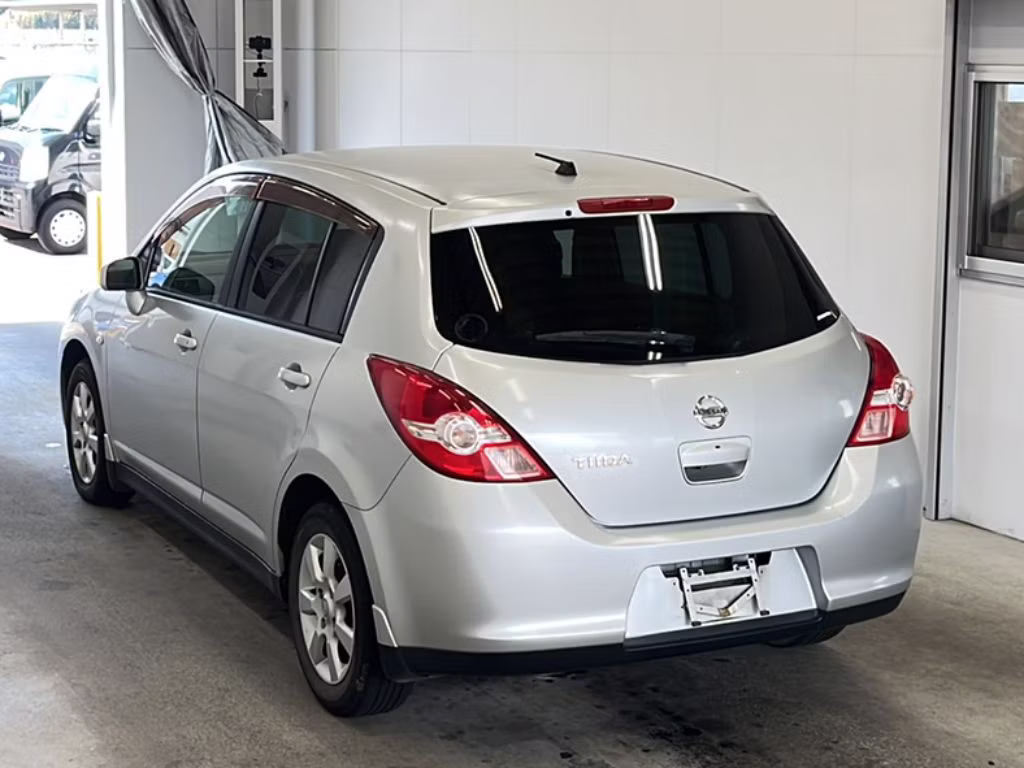 NISSAN TIIDA
