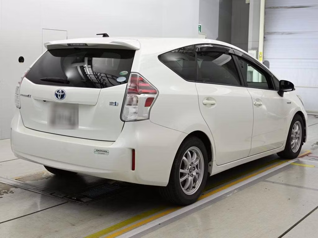 TOYOTA PRIUS ALPHA