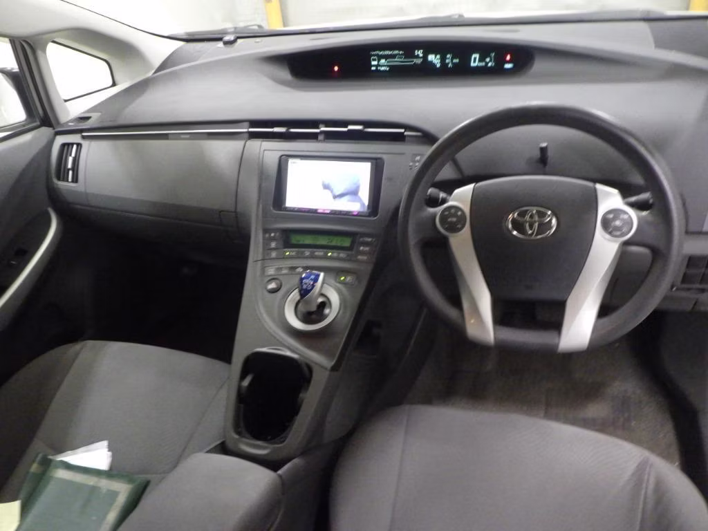 TOYOTA PRIUS