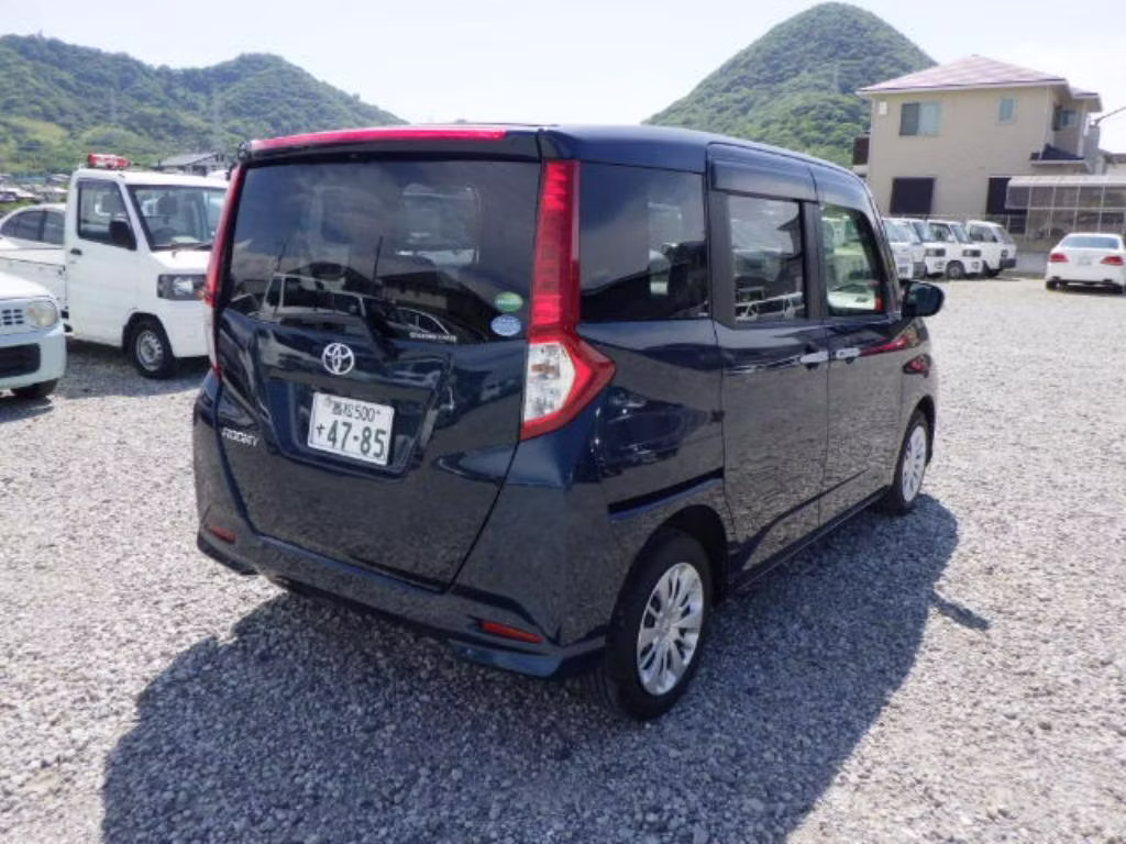 TOYOTA ROOMY