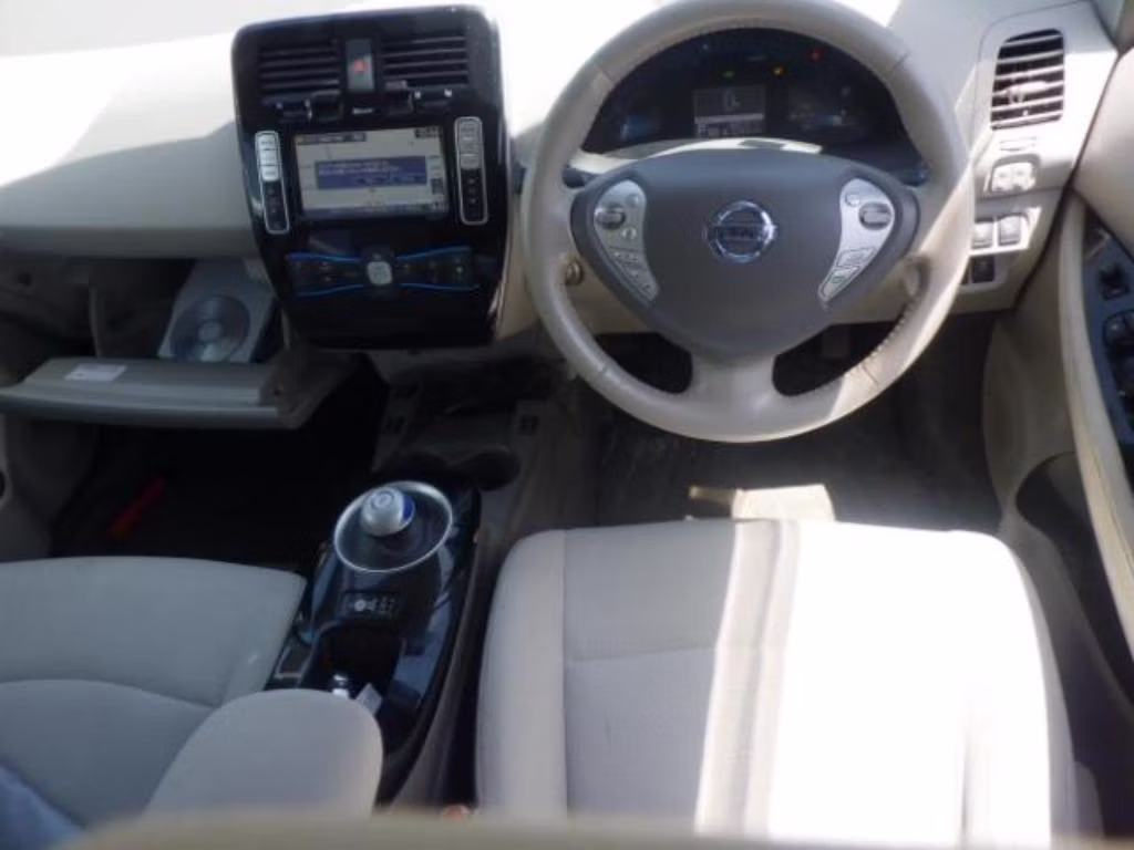 NISSAN LEAF