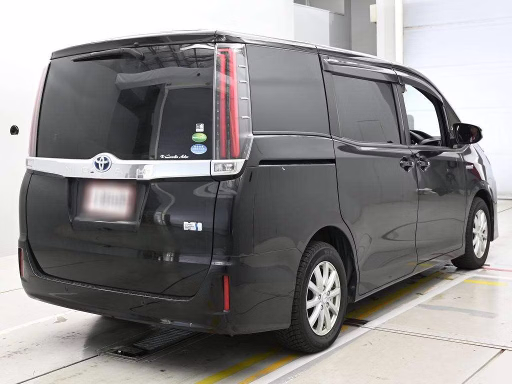 TOYOTA NOAH