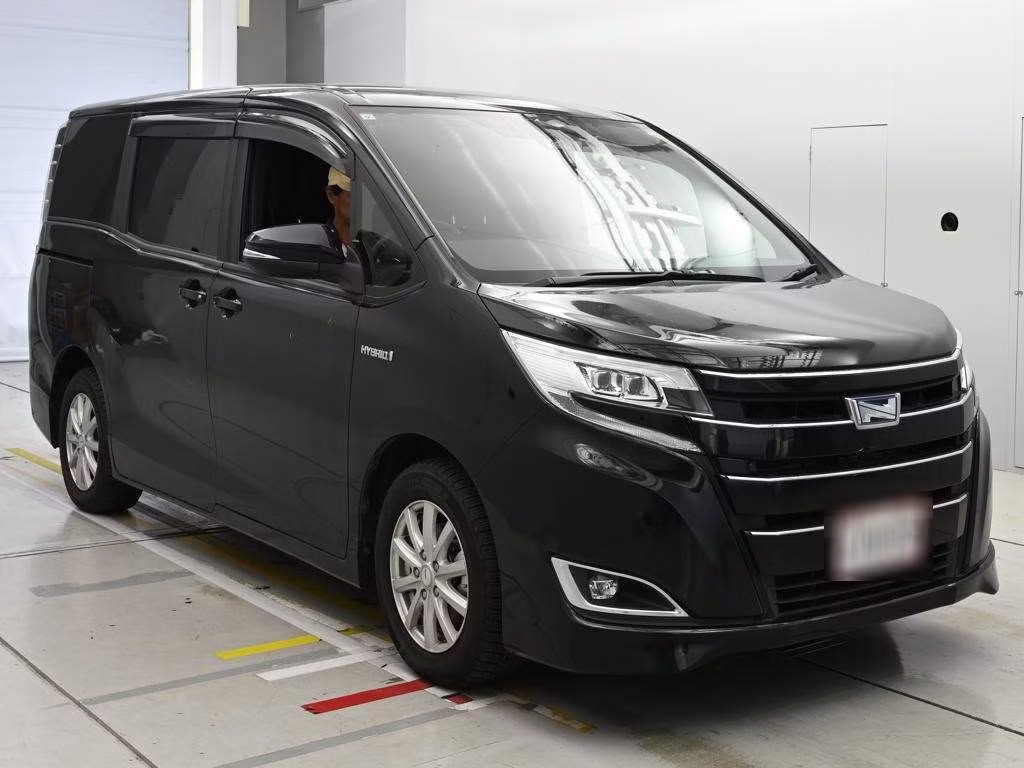 TOYOTA NOAH