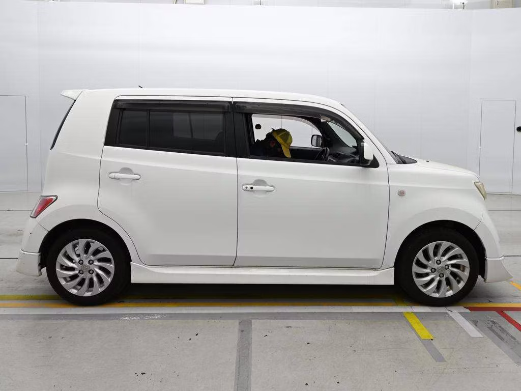 TOYOTA BB
