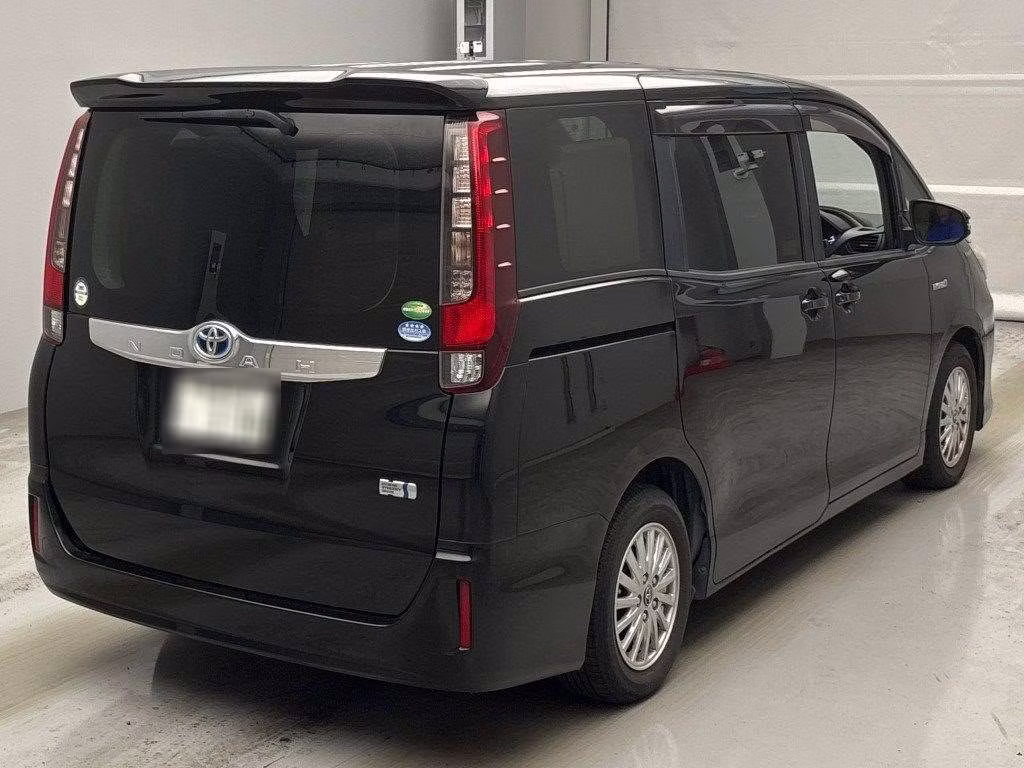 TOYOTA NOAH
