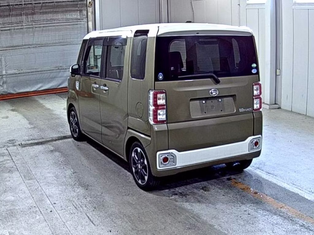 DAIHATSU WAKE