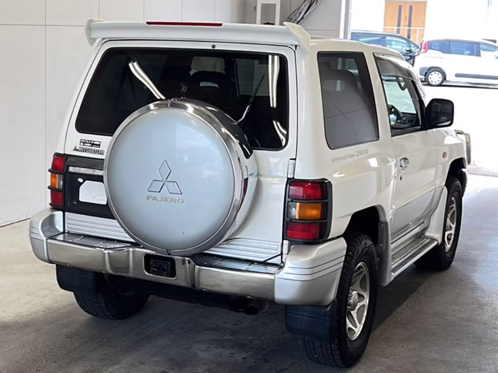 MITSUBISHI PAJERO