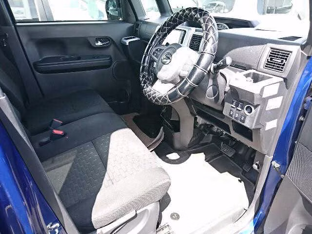 DAIHATSU WAKE