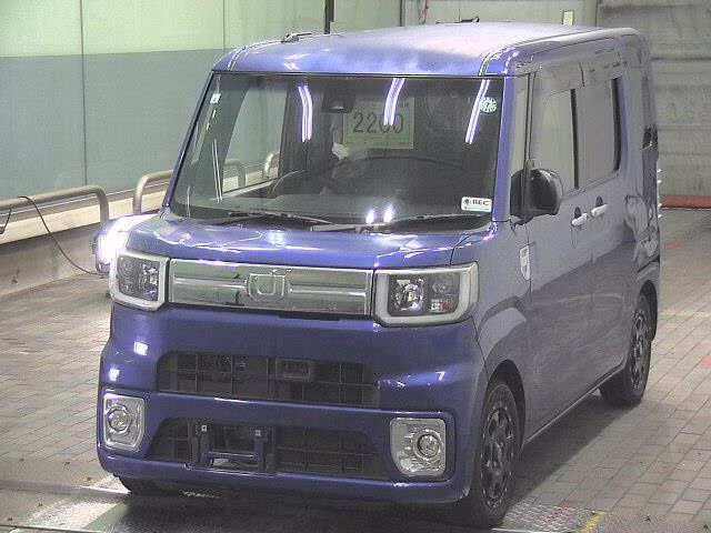DAIHATSU WAKE