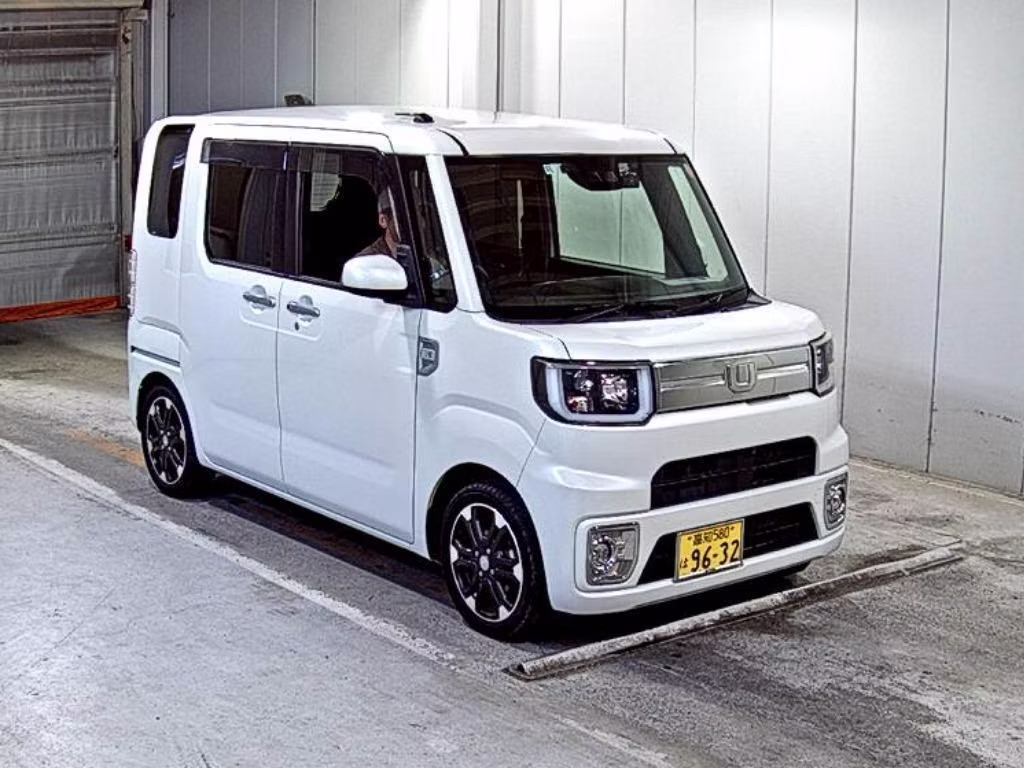 DAIHATSU WAKE