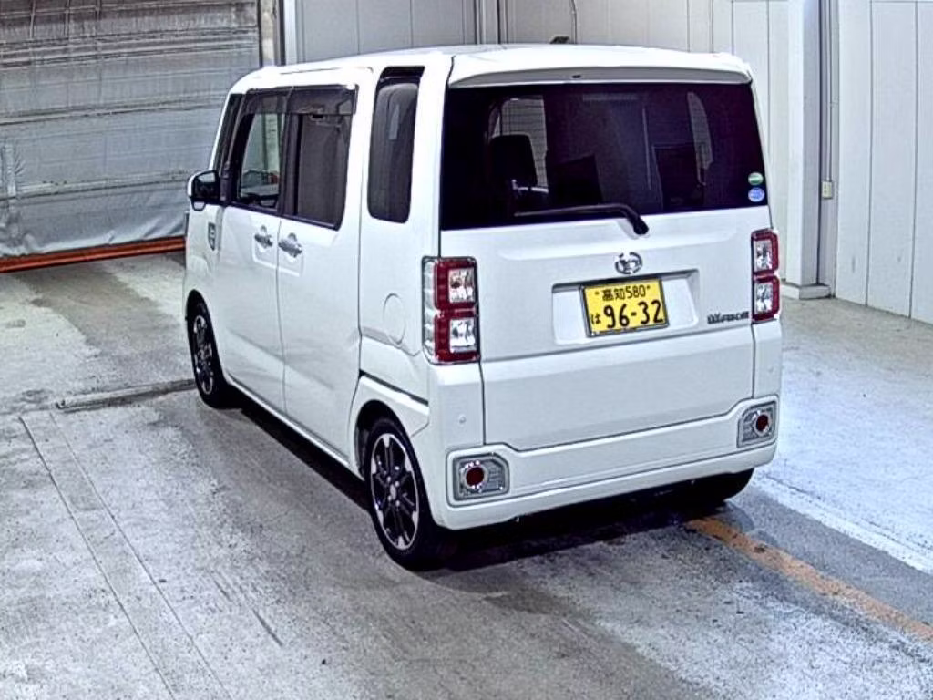 DAIHATSU WAKE
