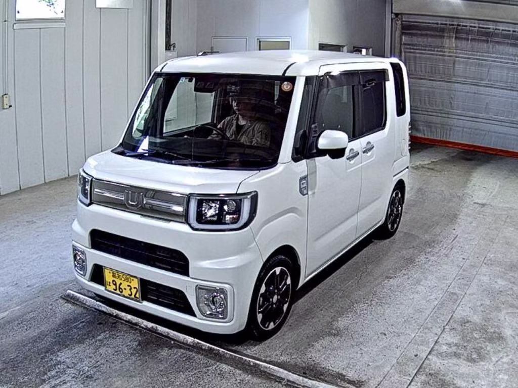 DAIHATSU WAKE